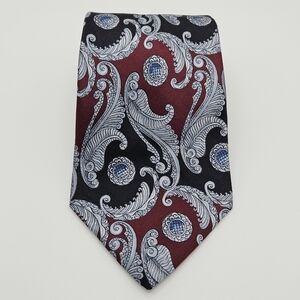 Metropolitan Museum of Art red and black paisley tie